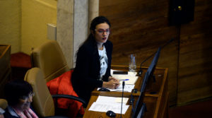 “Vergonzoso”: Camila Vallejo y su tuit directo a La Moneda para demostrar que hay 