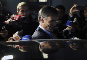 La reacción del ministro Valente tras su reunión con Piñera en medio de polémica por inversiones en el extranjero