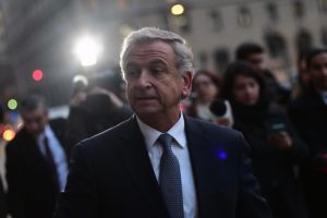 Felipe Larraín apunta a Bachelet por rebaja en clasificación de Moody's: 