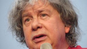 Fernando Villegas se defiende con todo: acusa 