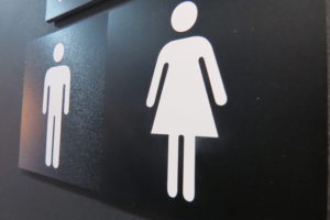 Universidades con baños mixtos para alumnos, otro paso para la inclusión en educación
