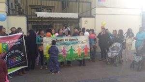 Vecinos llegan al Minvu para pedir viviendas sociales en Santiago centro