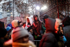 Haitianos pasaron la noche a la intemperie para regularizar su situación migratoria