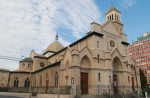 Obispo Duarte niega acusaciones de abuso sexual: solo me levanté la camisa para que me echara Calorub