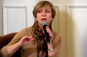 Evelyn Matthei y adopción homoparental: Un niño va a estar mejor en ese hogar que en el Sename