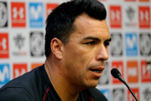 Esteban Paredes se lanza contra Johnny Herrera: 