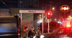 Caso de violación grupal cometido por presuntos barristas en Metro Ñuble continúa sin detenidos