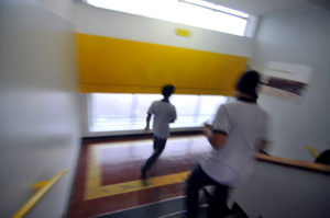 Tres colegios de Quintero fueron evacuados tras intoxicación de alumnos con gas desconocido