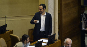 Diputado PC critica a Boric por pedir que la izquierda condene a Cuba y Venezuela: respuesta de Matamala lo dejó en silencio