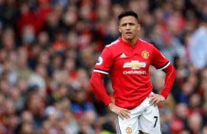 Alexis Sánchez tiene que borrar tuits en medio de durísimo encontrón con hinchas del Manchester United