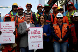 Hijo de Carlos Larraín en contra de ordenanza que prohíbe el acoso callejero en Las Condes