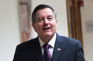 “Un museo de mala memoria” hecho por un “narrador partidista”: la visión del Canciller Ampuero sobre el Museo de la Memoria