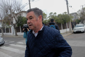 Manuel José Ossandón sale en defensa de Piñera y dispara contra Bachelet: 