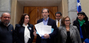 Senador Guido Girardi ingresa al Congreso proyecto de aborto libre
