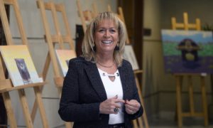 Diputados UDI presentan proyecto para permitir adopción desde el vientre