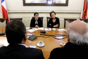 Gobierno inicia mesa de trabajo con taxistas y excluye a grupo que amenazó a conductores de Uber