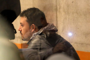 Arresto domiciliario total para acusado de falsos avisos de bomba en aviones