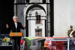 FOTOS | Core de Los Lagos denuncian al Gobierno por adjudicarse obras de Bachelet cambiando las placas