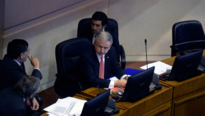 Mal día para Larraín: Senado rechaza discusión del salario mínimo cada cuatro años