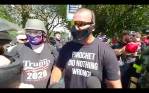 FOTOS + VIDEOS | Poleras alusivas a la dictadura de Pinochet reaparecen en Estados Unidos