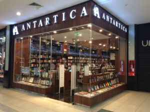 Movilh solicita a Librería Antártica que saque de circulación libro que llama a curar la homosexualidad