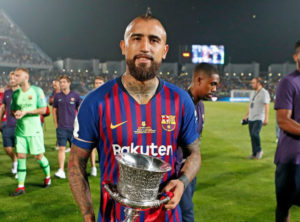 Arturo Vidal enrostra sus títulos tras nueva copa en España: 