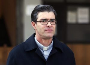 Iglesia investiga a Diego Ossa, sacerdote parte del 