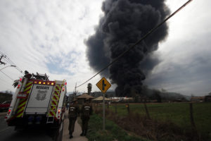 Cathy Barriga anuncia querella contra responsables de gigantesco incendio en Maipú