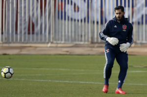 VIDEO | El momento exacto en que un hincha azul roba a Johnny Herrera