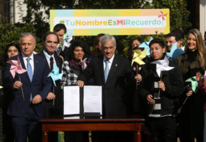 Piñera presenta proyecto que permite dar nombre legal a no nacidos