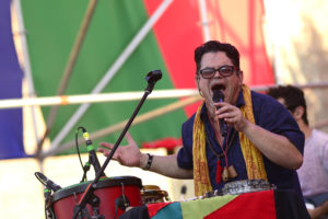 Joe Vasconcellos se mantiene internado bajo 