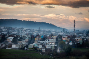 Experto asegura que varias ciudades del sur de Chile están expuestas a tóxico más cancerígeno que en Quintero