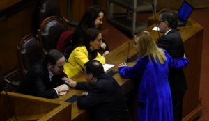 VIDEO | El emotivo abrazo entre Pamela Jiles y Cecilia Pérez tras aprobación de Ley de Identidad de Género