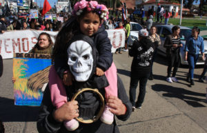 Estudiantes vuelven a clases en Quintero con mini toma del Municipio