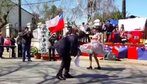 VIDEO | Y el premio “Lagos Weber” al peor político bailando cueca este 2018 es para… Juan Antonio Coloma