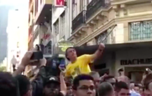 VIDEO | Elecciones en Brasil: candidato de ultra derecha fue apuñalado durante un acto de campaña