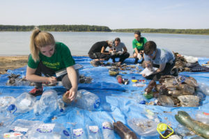 Ciudadanos de decenas de países limpiarán y 