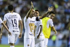 VIDEO | El cántico que hinchas de Racing le dedicaron a Marcelo Díaz tras el liderato en Argentina