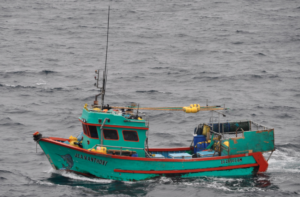 Capturan embarcación peruana por pescar en aguas del norte país sin permiso