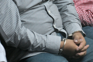 Ordenan liberar pareja chilena detenida en Perú por caso vientre de alquiler