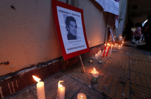 FOTOS | Realizan velatón a 45 años del asesinato de Victor Jara