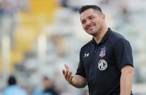 El primer D.T. de Héctor Tapia y el extraño debut de Colo Colo en San Carlos