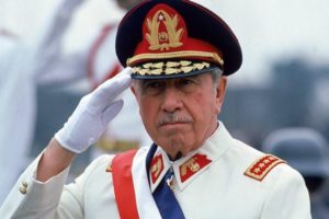 Justicia retiene herencia de Pinochet destinada a Lucía Hiriart, hijos y nietos