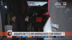 VIDEO | El momento exacto en que equipo de T13 AM fue amenazado con armas en pleno robo durante nota