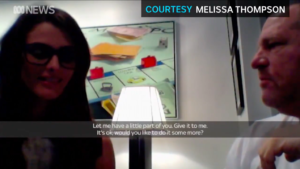 VIDEO | Difunden imágenes despreciables de cómo se comporta Harvey Weinstein con mujer durante reunión