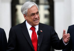 Piñera pretende extender carrera militar para lograr 