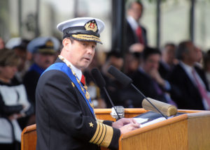 Furiosa respuesta de ex comandante en jefe de la Armada a ciudadana que pidió tener mismo sistema de AFP de uniformados