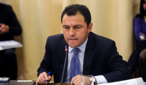 Gobierno de Bachelet rebajó sanción a ex administrador de La Moneda por contratos irregulares