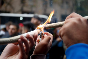 El 30% de los estudiantes chilenos de segundo medio ha consumido marihuana y el 40% se ha emborrachado