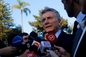 Gobierno de Macri asume que Argentina estará en recesión 